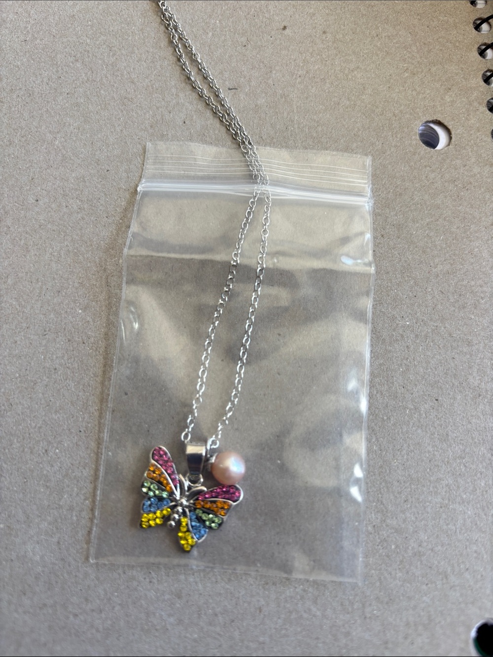 Vantel pearls
Flutter necklace